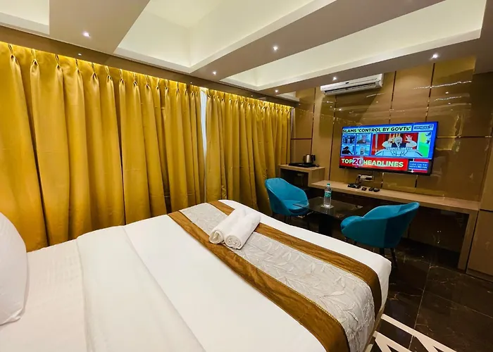 Home2 Renaissance Club